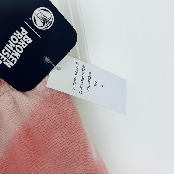 Broken Promises Pink‎ Tie-Dye Women's Shorts - Picture 4 of 6